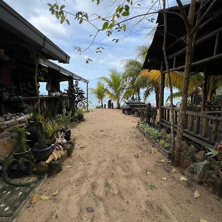 Beach House Kampung Genting Exterior foto