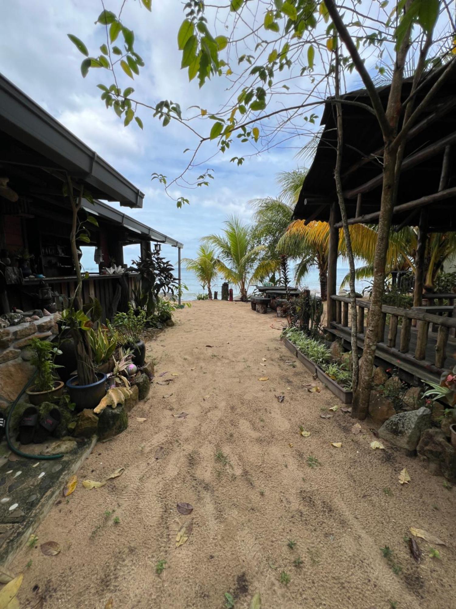 Beach House Kampung Genting Exterior foto